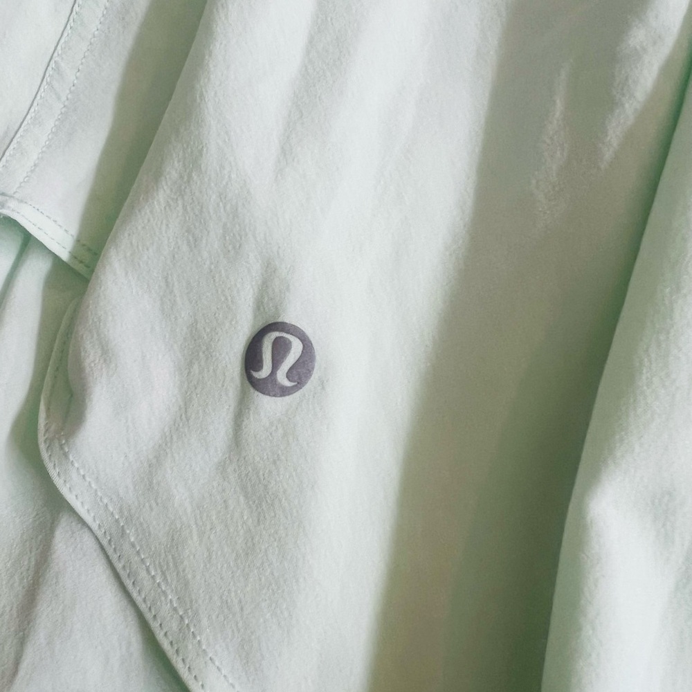 EUC size 6. Lululemon Athletic Mint Green Skirt - Picture 2 of 3